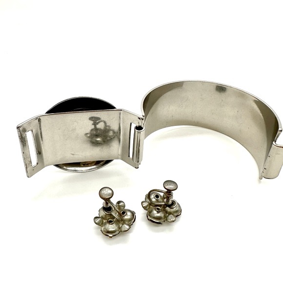 Crystal Statement Bracelet & Deco Earrings - Picture 13 of 14